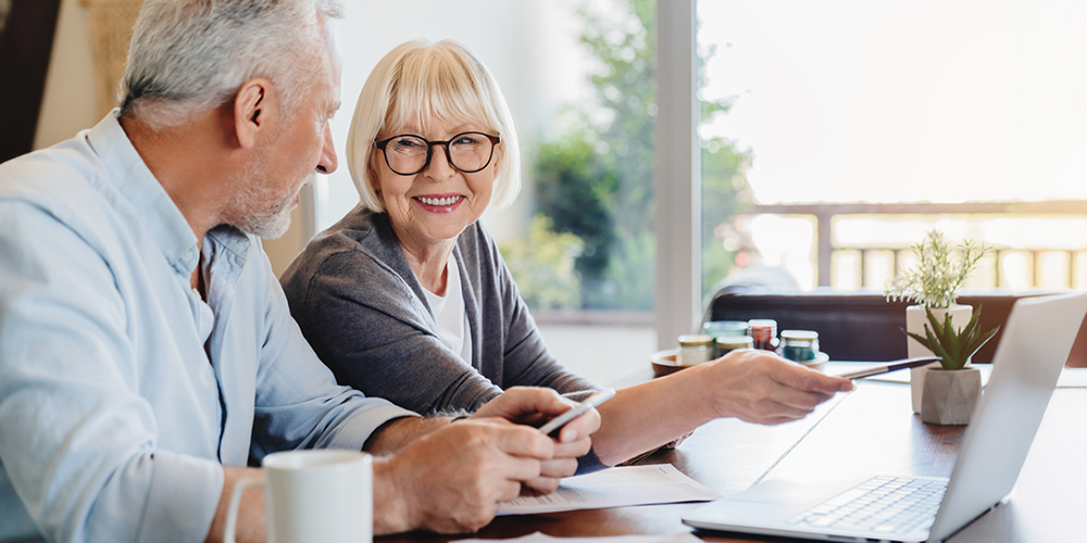 Medicare AEP Blog Image 1170×500 Couple browses medical options on laptop computer